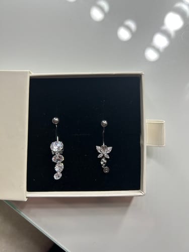 Customer photo review of Timeless Butterfly Belly Piercing - Titan