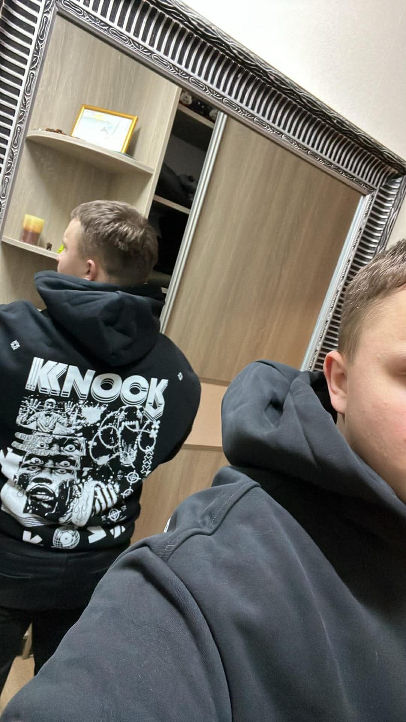 Customer photo review of EMBRACE THE STRUGGLE SUPER HEAVY HOODIE BLACK