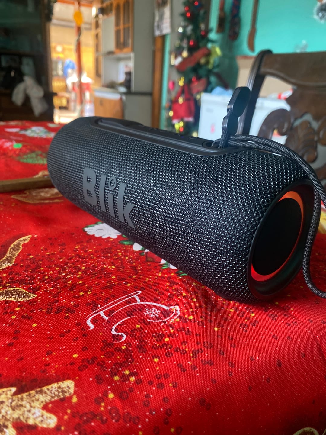 Customer photo review of Parlante Bluetooth Portátil Blik Live Negro 10W IPX5 8 Hrs