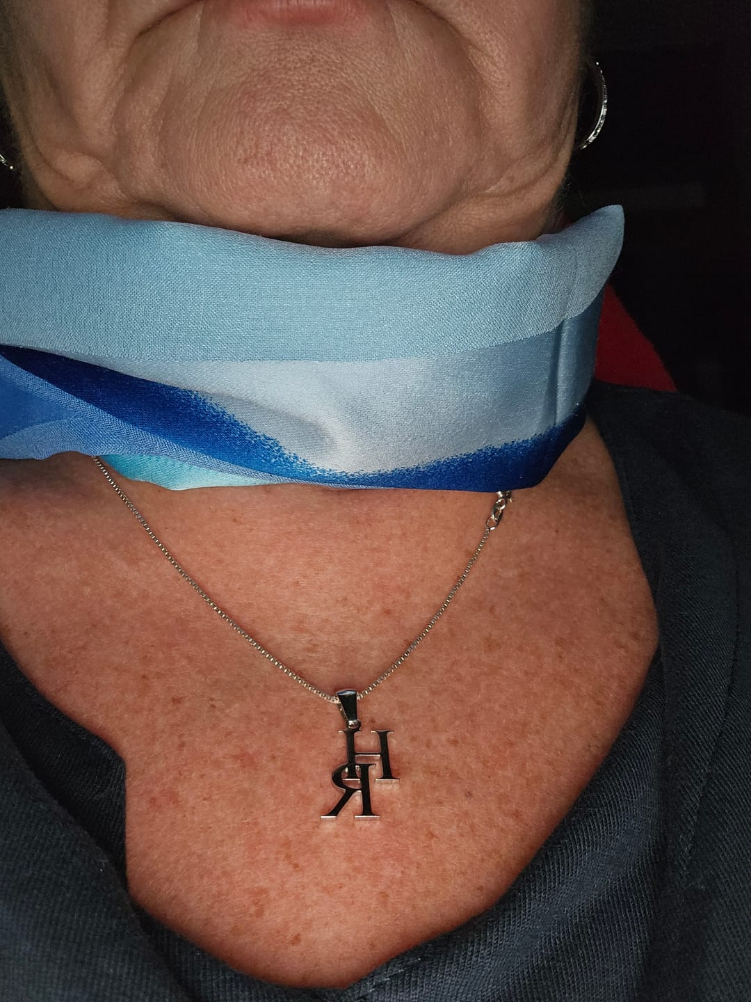 Customer photo review of Personalisiertes Monogramm – Verschlungene Initialen Kette