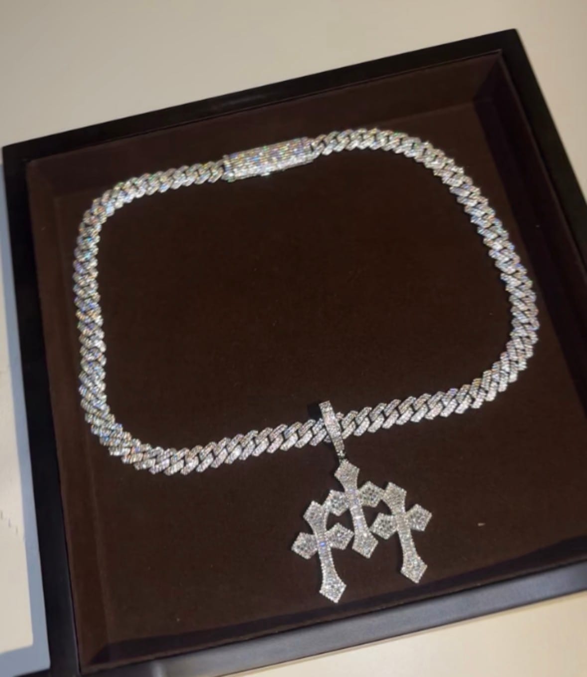 Customer photo review of Chaine Cuban Link En Moissanite
