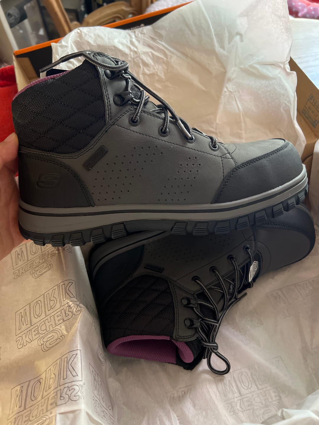 Customer photo review of Skechers Botín Mujer Seguridad Mccoll