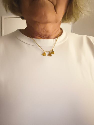 Customer photo review of Collier avec pendentifs cœur personnalisés
