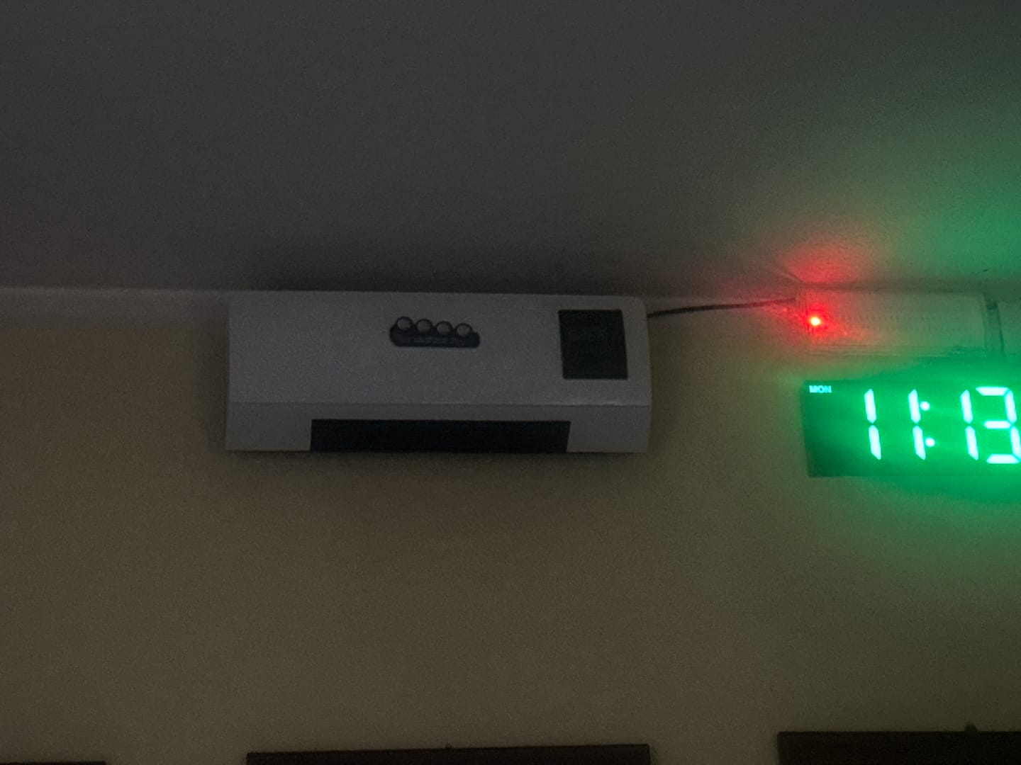 Customer photo review of Termoconvettore a parete 1200W caldo/freddo 45x12x20 cm