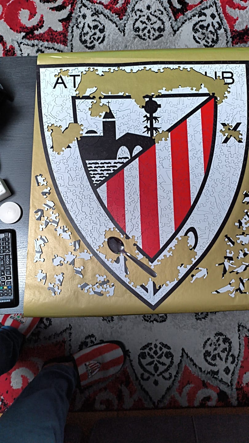 Customer photo review of Athletic Club® Logo - Puzzle de Madera