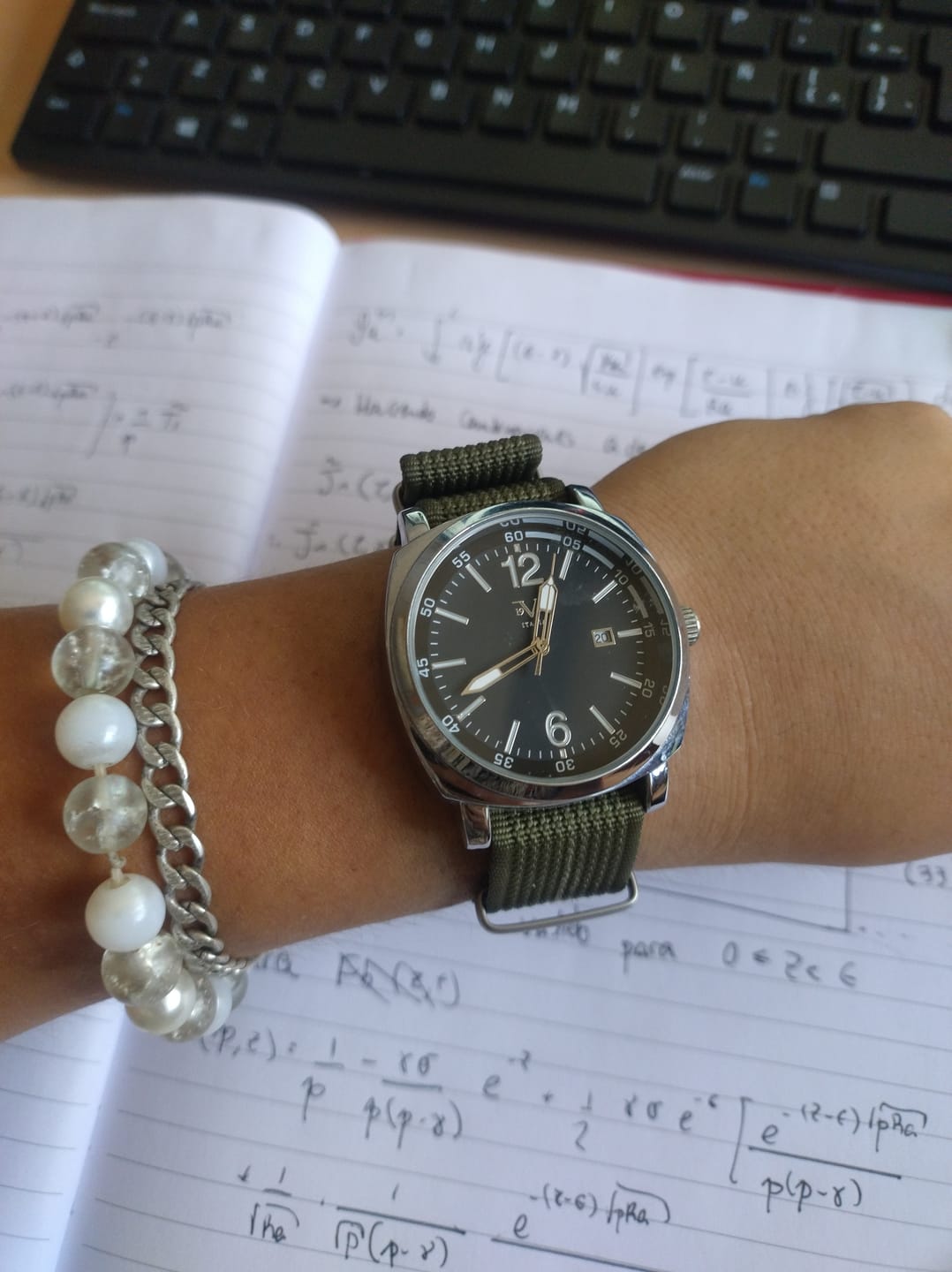 Customer photo review of Correa Nato Dando La Hora Verde