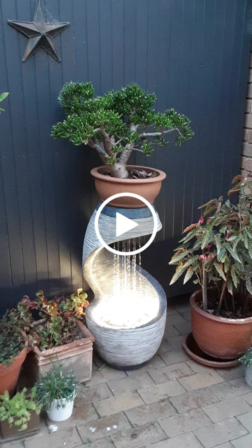 Customer video review of Isara Abstract Fountain with Rain Effect