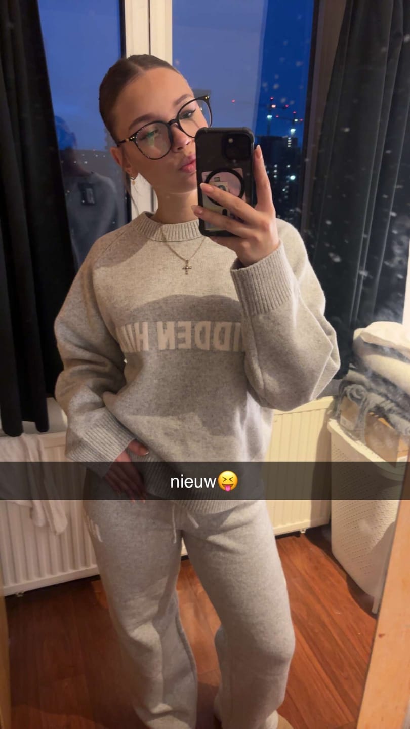 Kundenbewertung mit Foto von KNIT SWEATPANTS LIGHT GREY