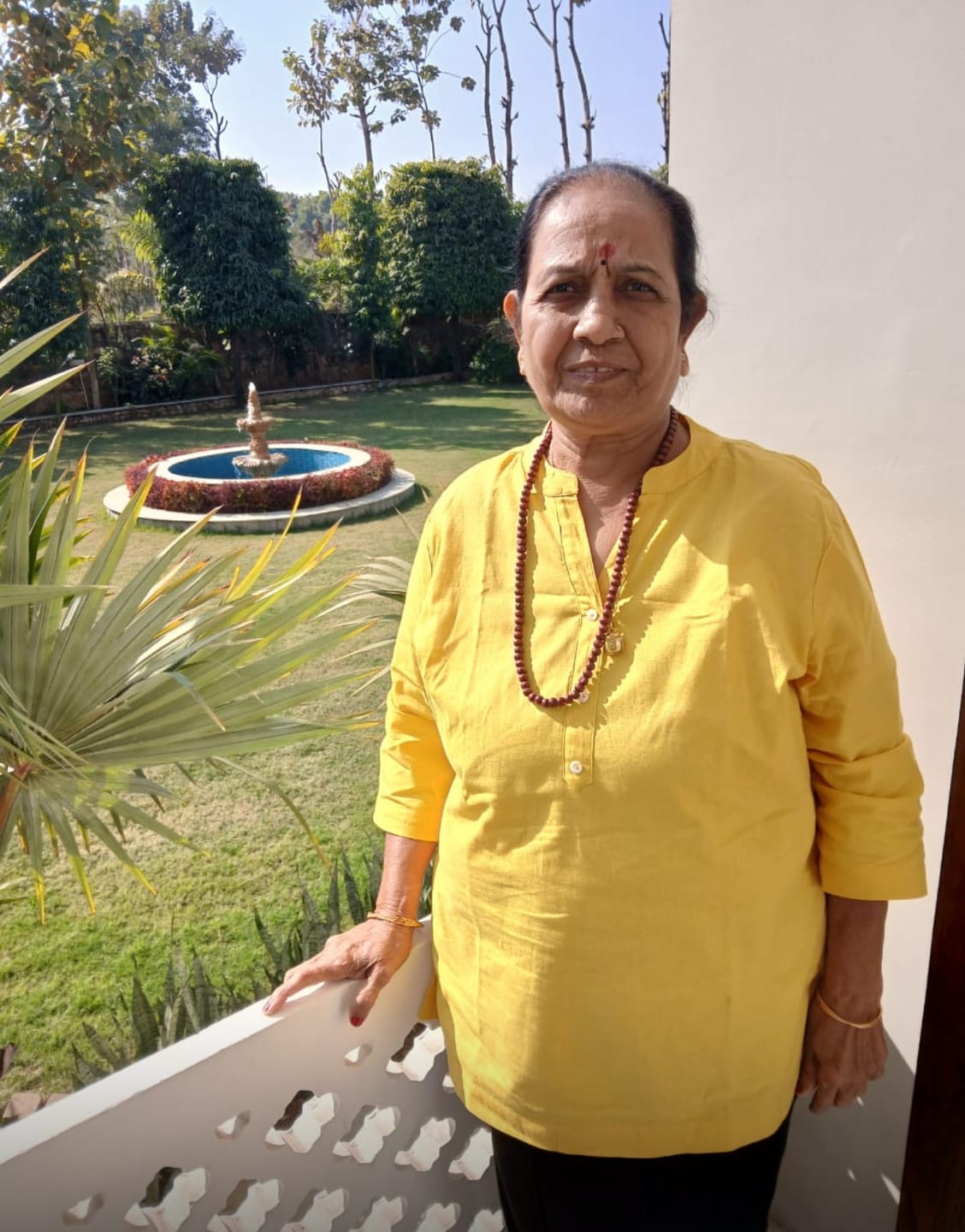 Customer photo review of Women Yellow Airy Linen Short Kurta