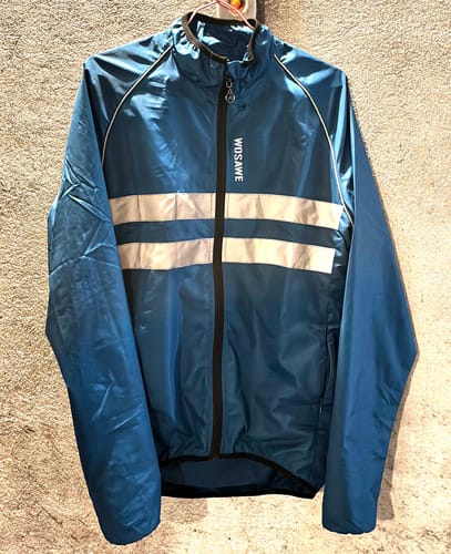 Avis photo d'un client sur VESTE COUPE-VENT CYCLISTE HOMME - LIGHTY
