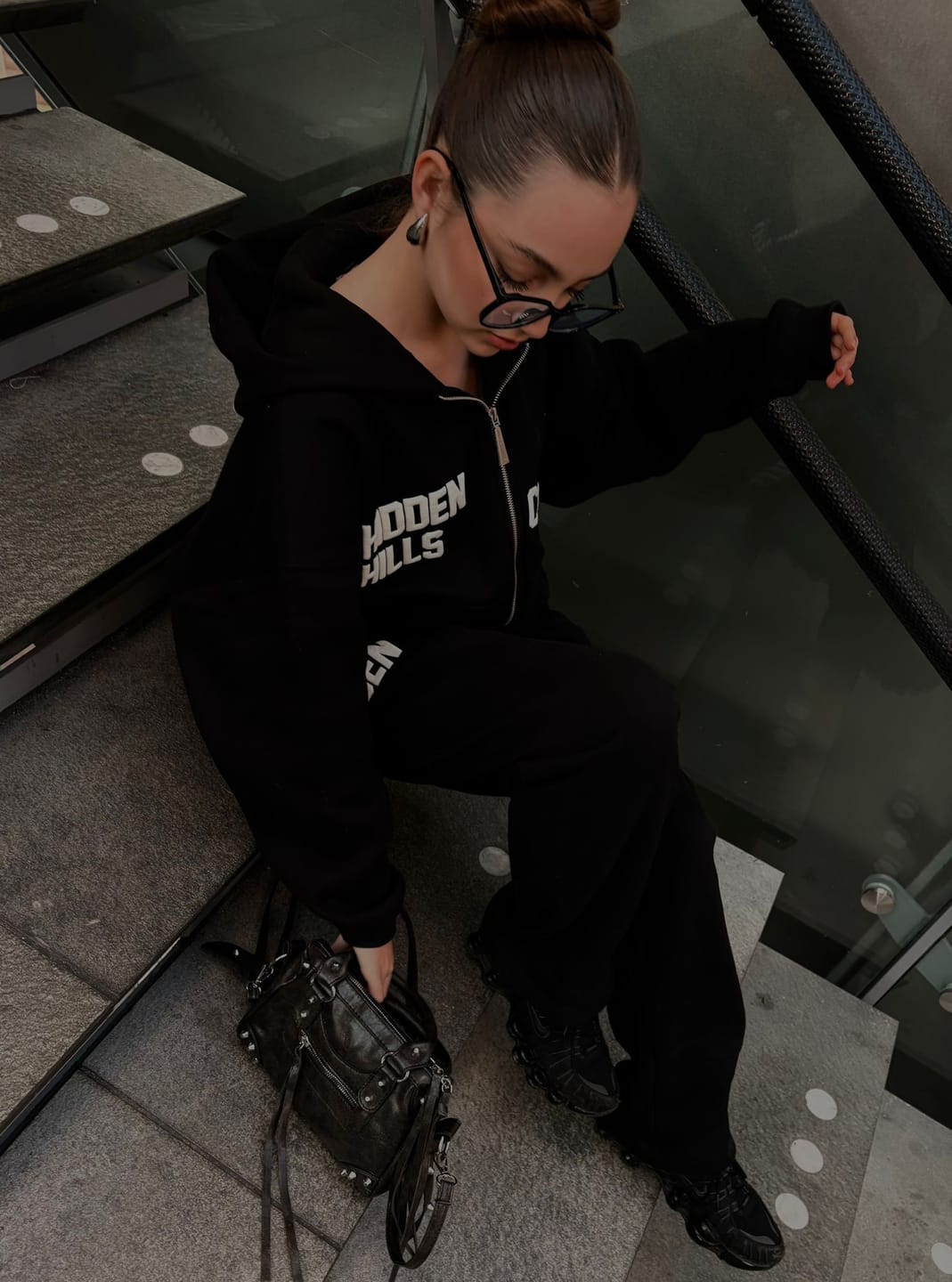 Customer photo review of GATED COMMUNITY STRAIGHT LEG SWEATPANTS BLACK