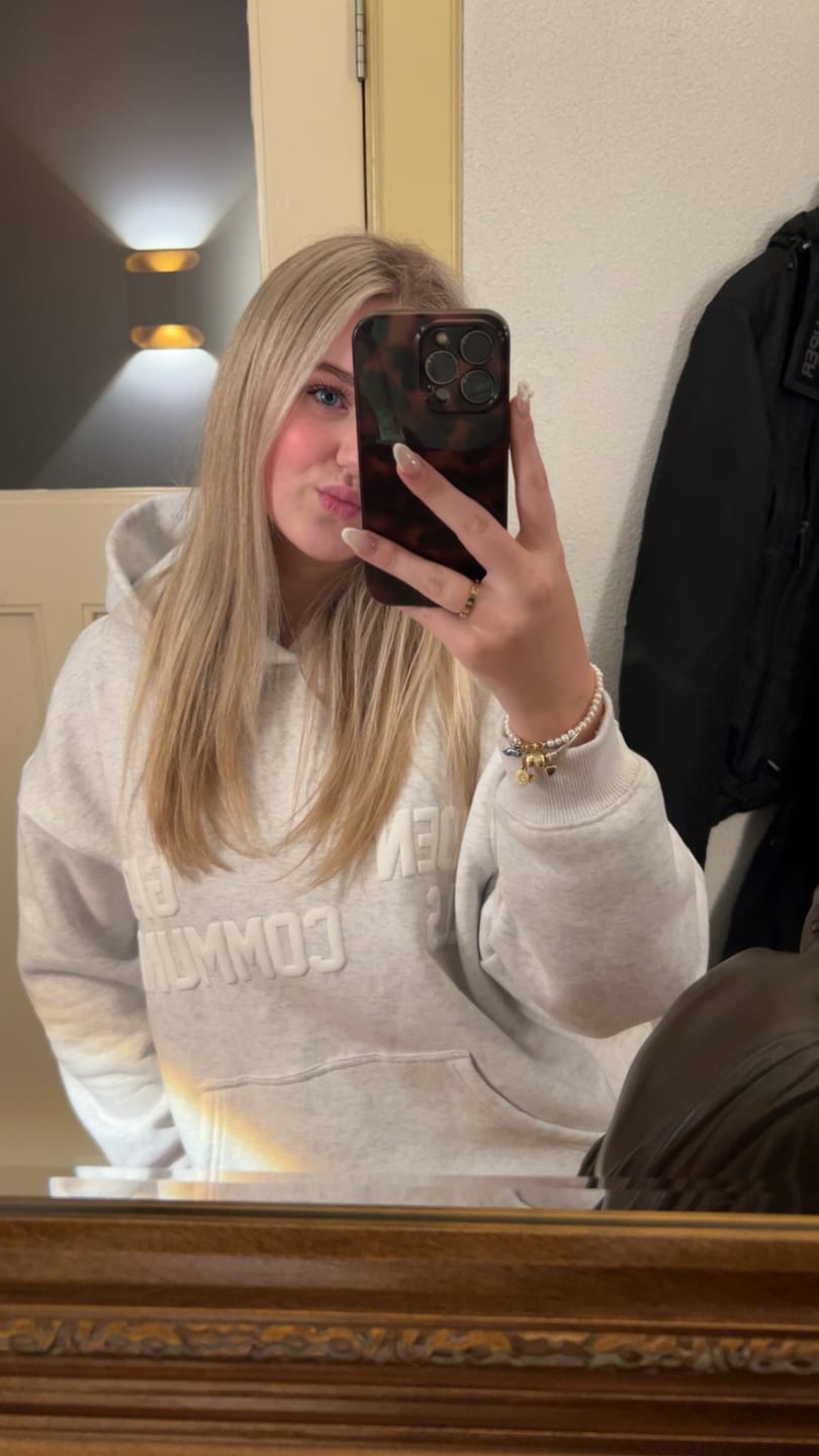 Customer photo review of GATED COMMUNITY HOODIE LIGHT GREY