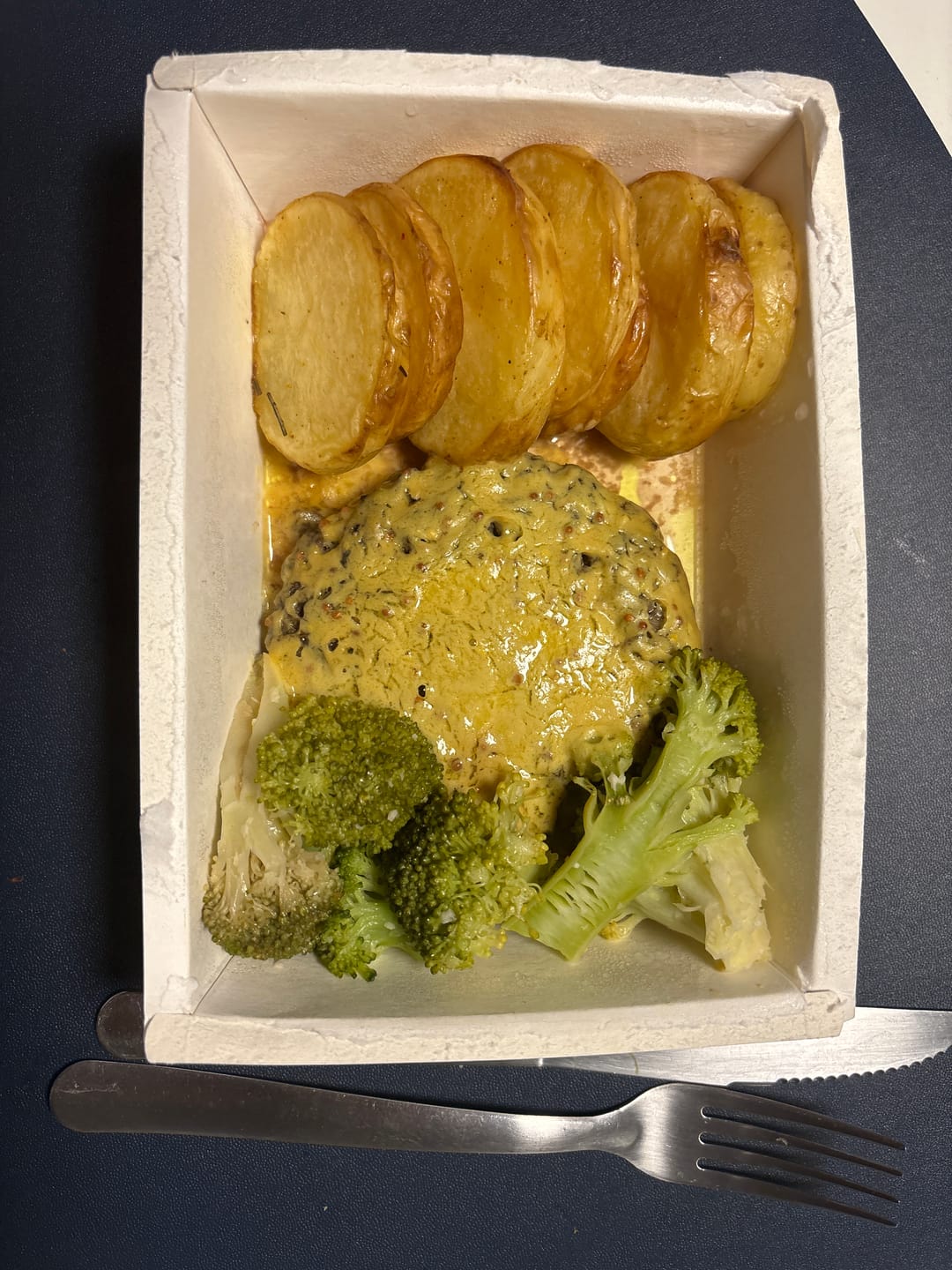 Customer photo review of Hambúrguer de Fraldinha ao molho Mostarda, Brócolis e Batata Assada