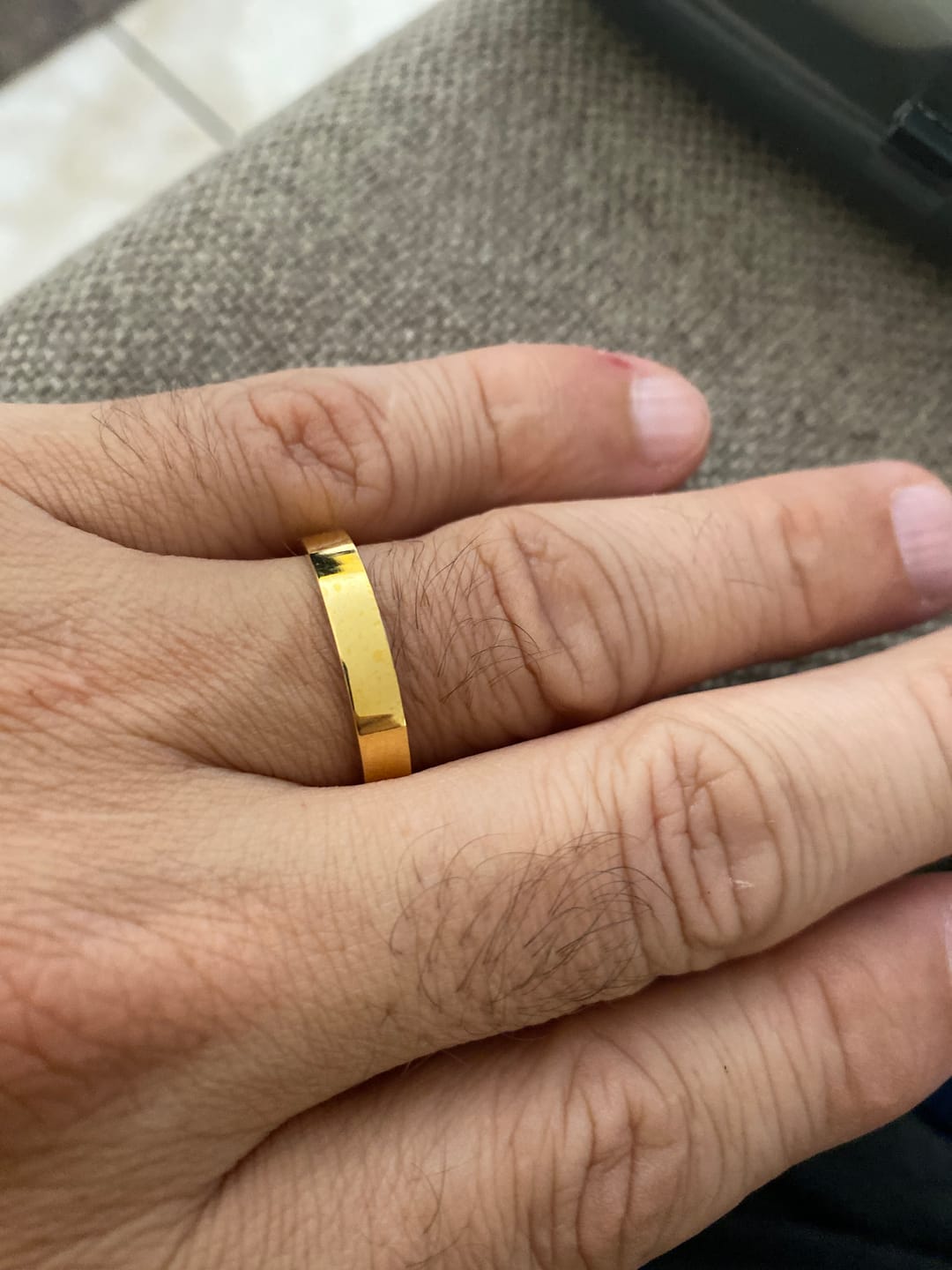 Customer photo review of Aliança Quadrada Anatômica Banhado em Ouro 18K