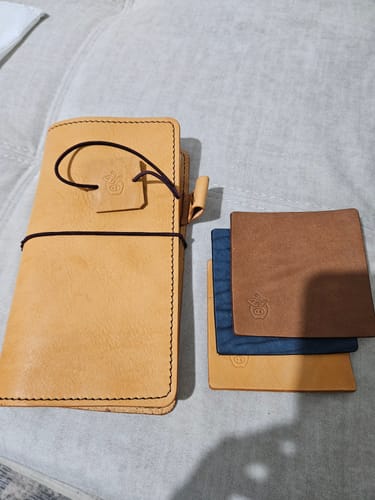 Customer photo review of Apple Pig Leather"Honey Beagle" Traveler's Notebook