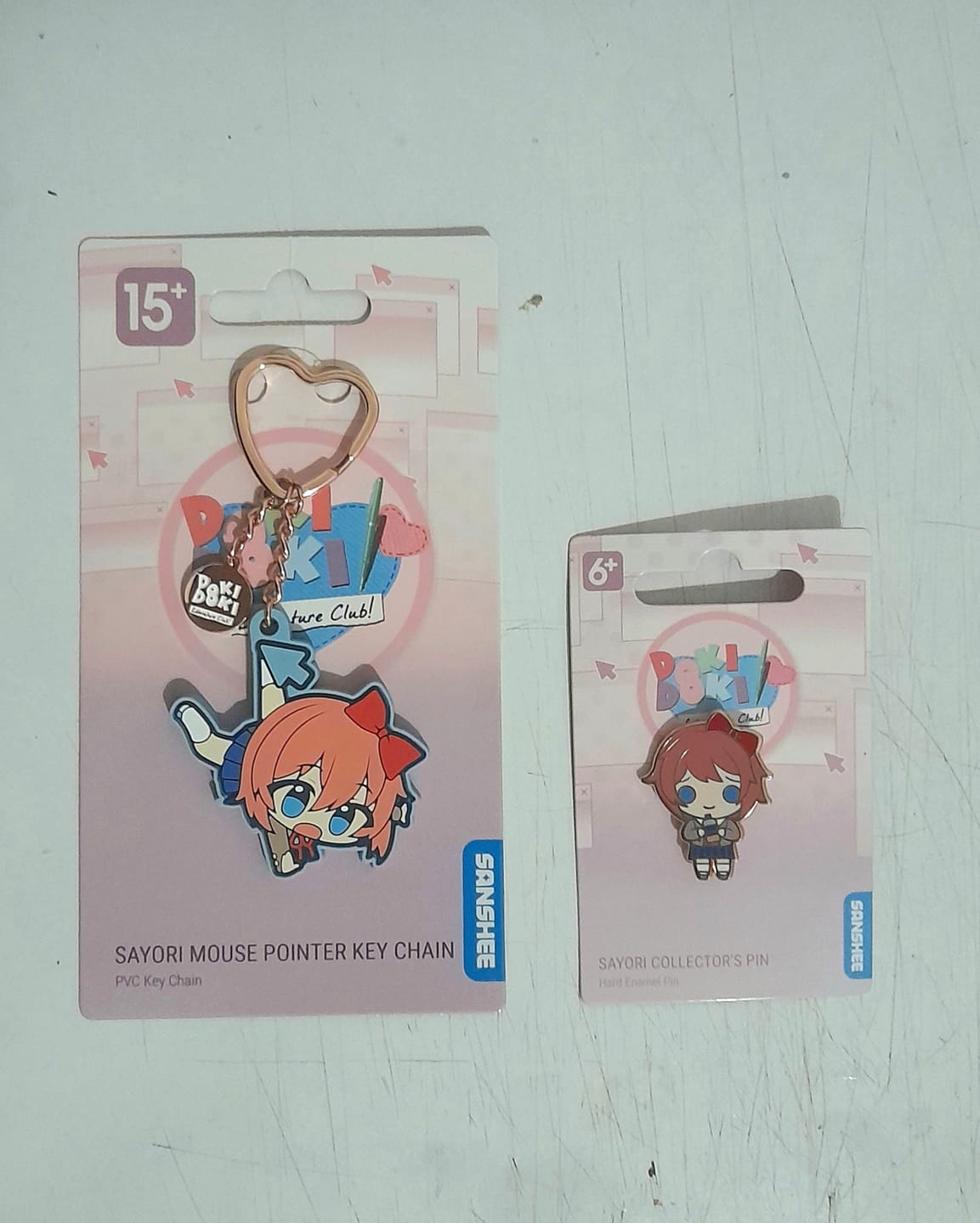 Customer photo review of Doki Doki Literature Club - Sayori Mouse Pointer Rubber Keychain