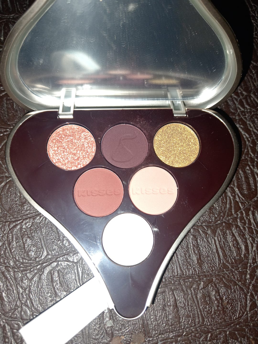 Customer photo review of Paleta de Sombras Kisses 6 tonos "Almond"