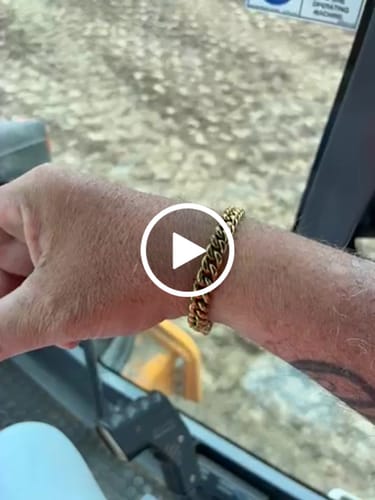 Customer video review of Cuban Bracelet  (Gold) 8mm