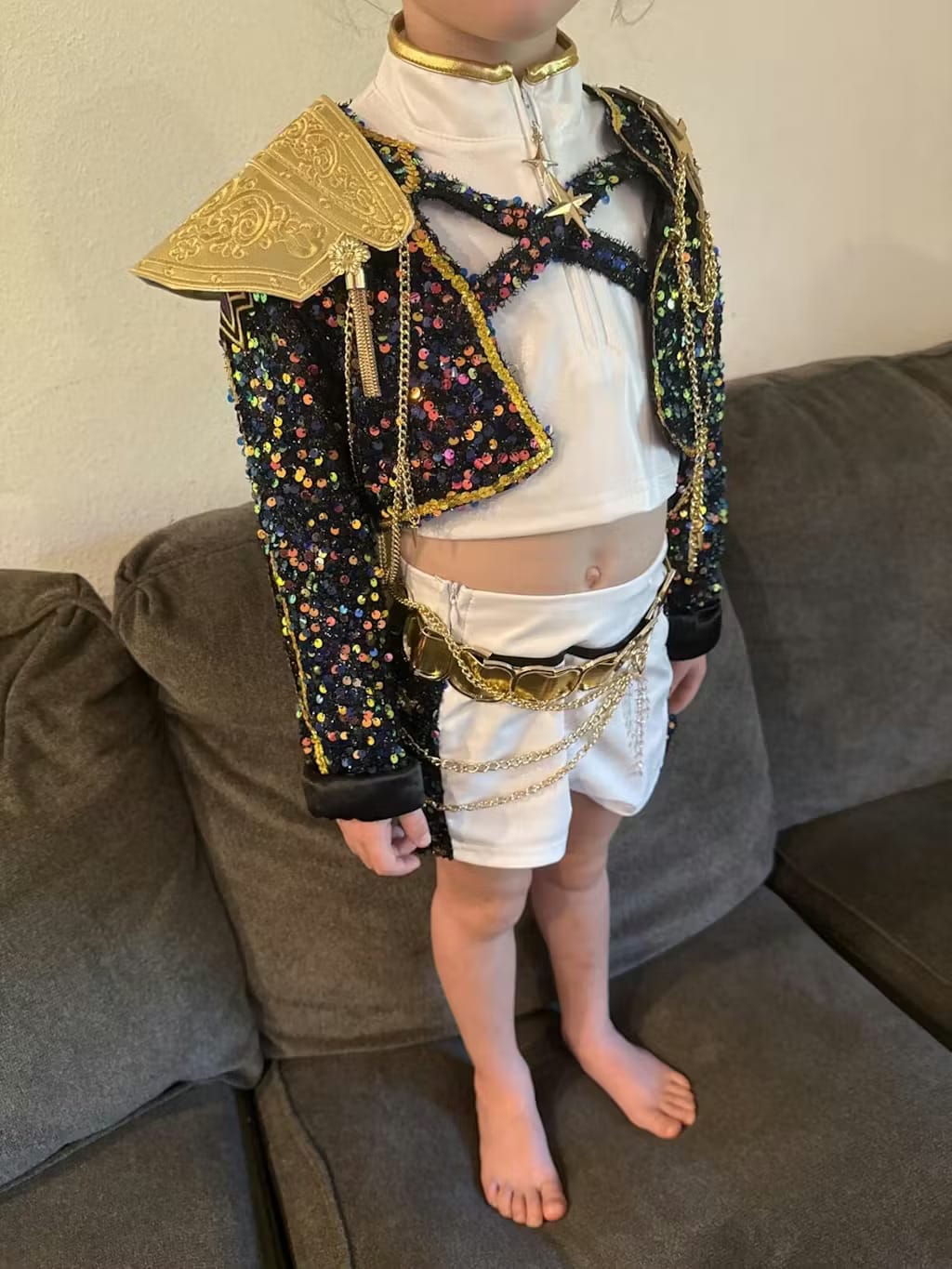 Customer photo review of Enfant Rumi Mira Zoey Golden Tenue Noire Cosplay Costume