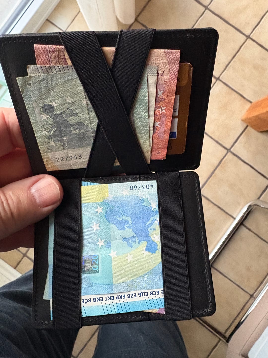 Customer photo review of Flap Boy Slim - Magic Wallet without Coin Pocket