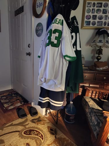 Customer photo review of Men's Philadelphia Eagles Jalen Hurts #1 White Game Player Jersey1