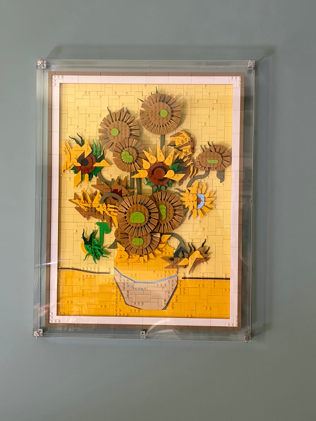 Customer photo review of Wall Mounted Display Case for LEGO® 31215 Art Vincent van Gogh – Sunflowers