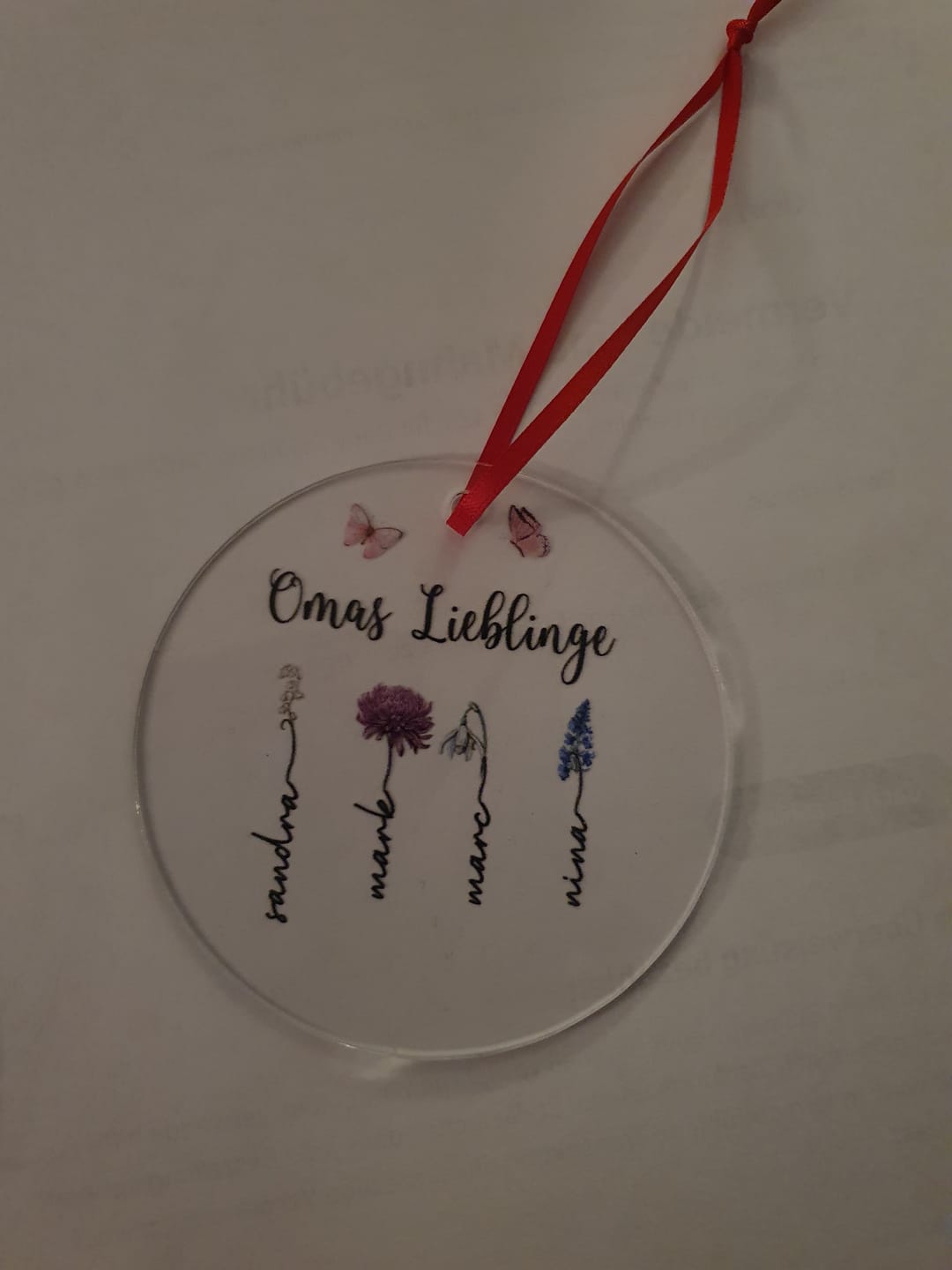 Customer photo review of Omas Liebling - Personalisiertes Acrylornament für Eltern und Großeltern mit Geburtsblumen