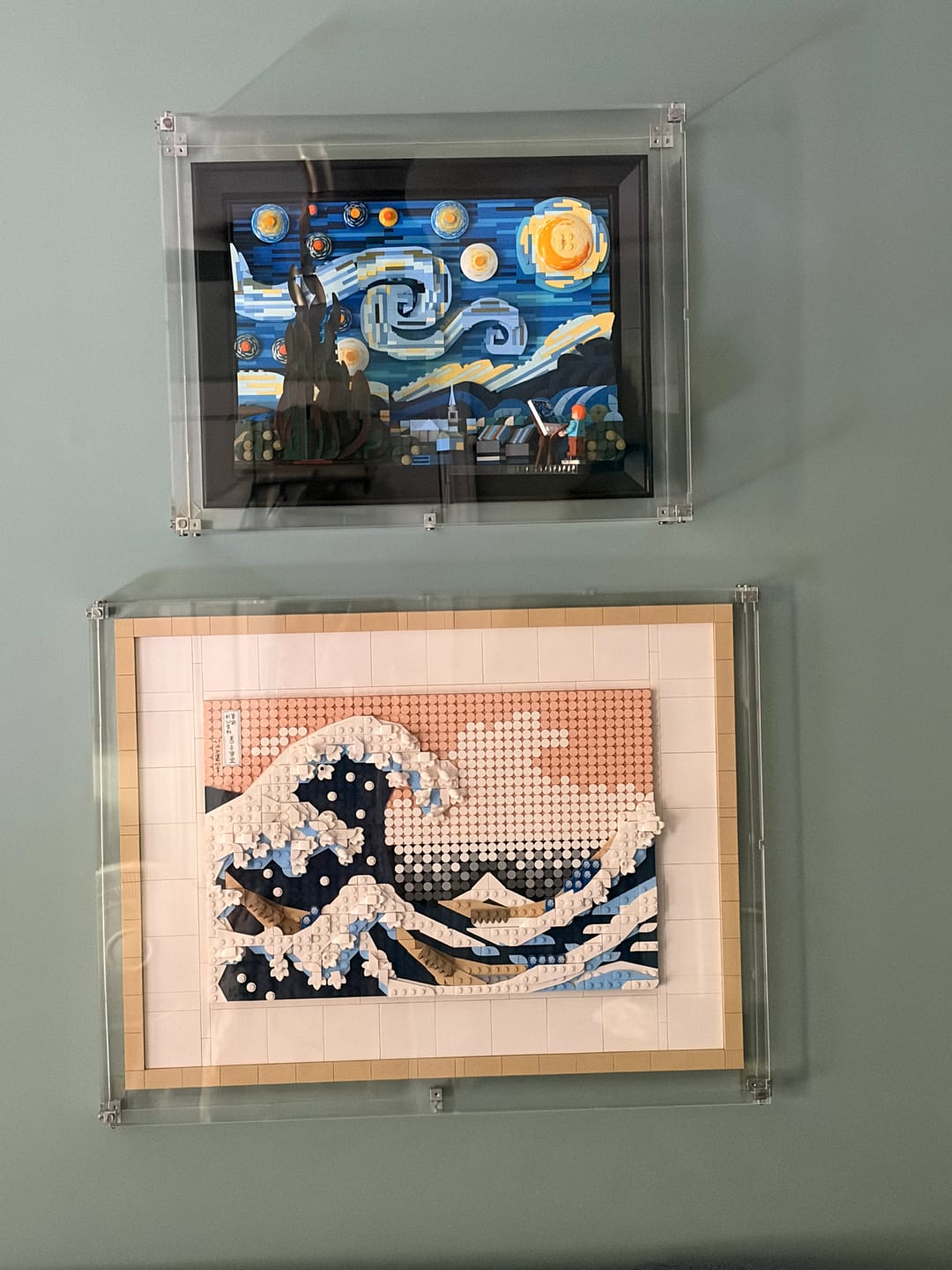 Customer photo review of Wall Mounted Display Case for LEGO® 21333 Ideas Vincent van Gogh - The Starry Night