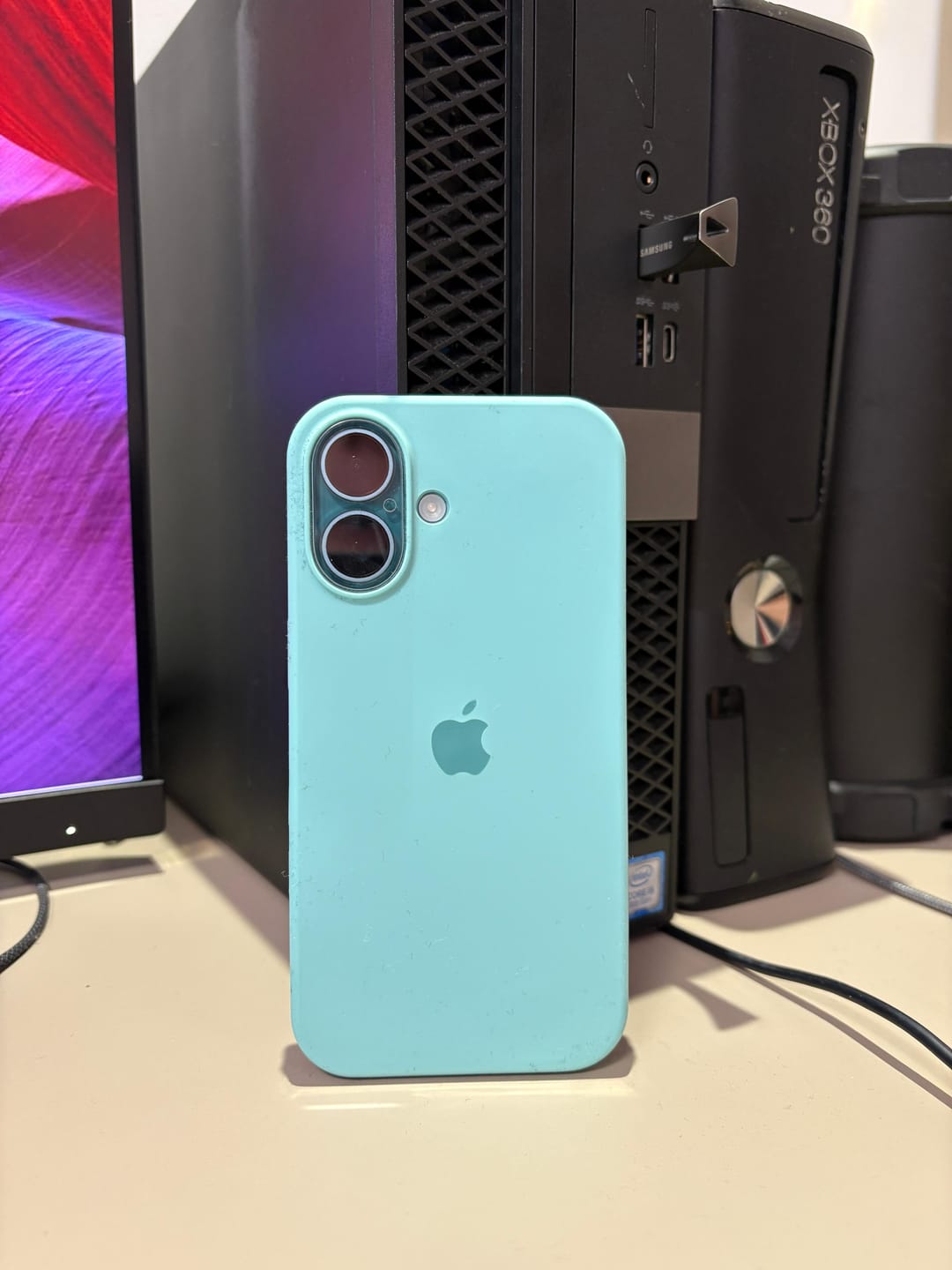 Customer photo review of Husa Silicon pentru iPhone 16, Sea Blue