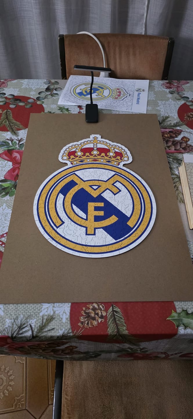 Customer photo review of Real Madrid CF® Logo - Puzzle de Madera