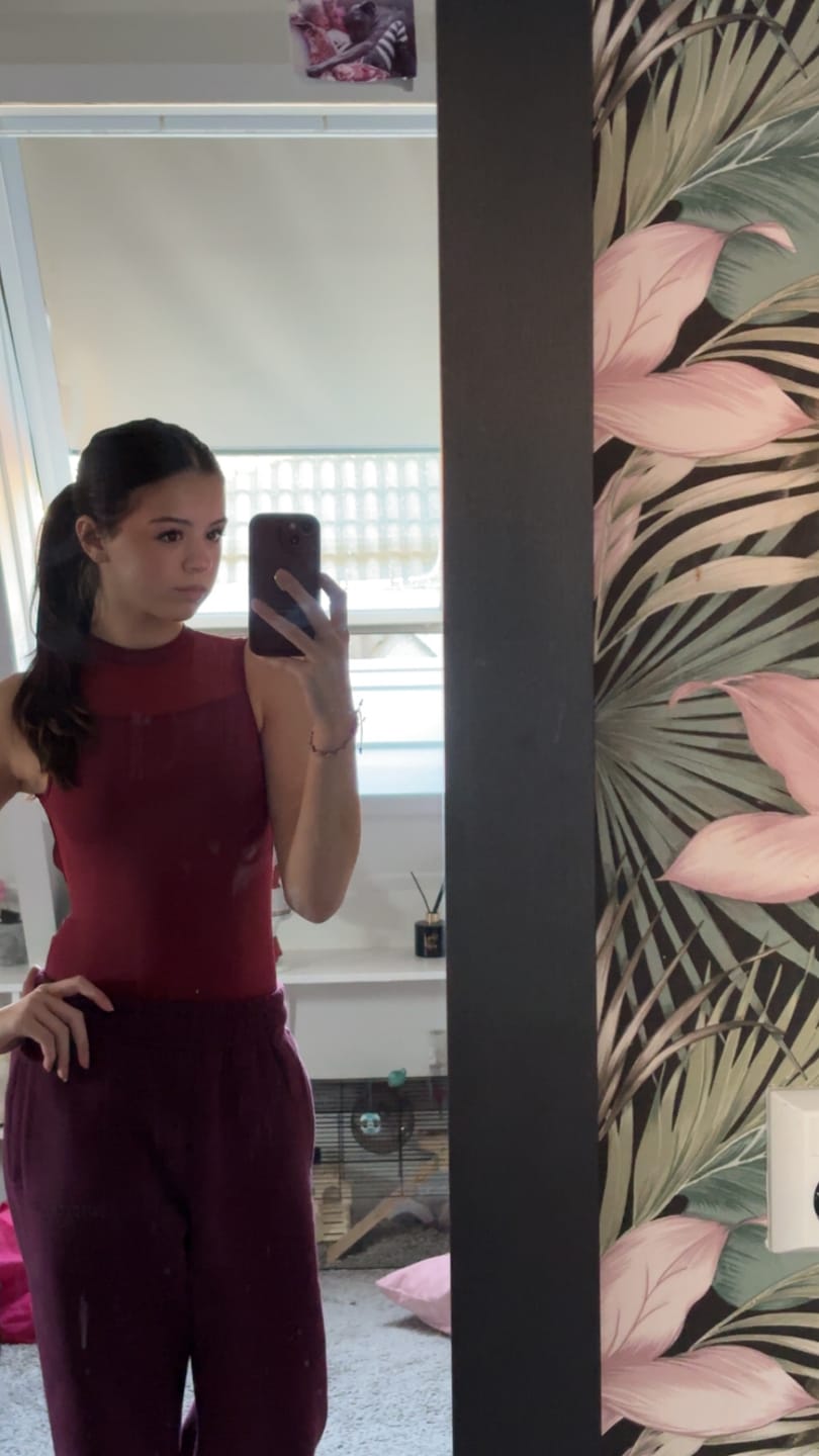 Customer photo review of LABEL LONGSLEEVE TOP BURGUNDY