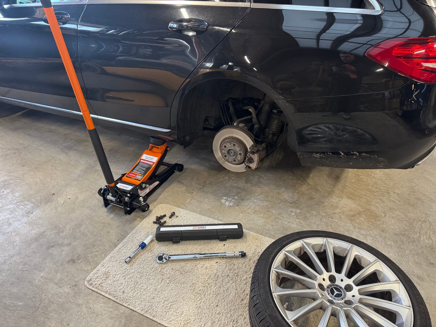 Customer photo review of Garagekrik 3 ton extra laag | GRATIS PAD 40mm | 83mm - 505mm hoogte | dubbele plunjers | snelle hefboom