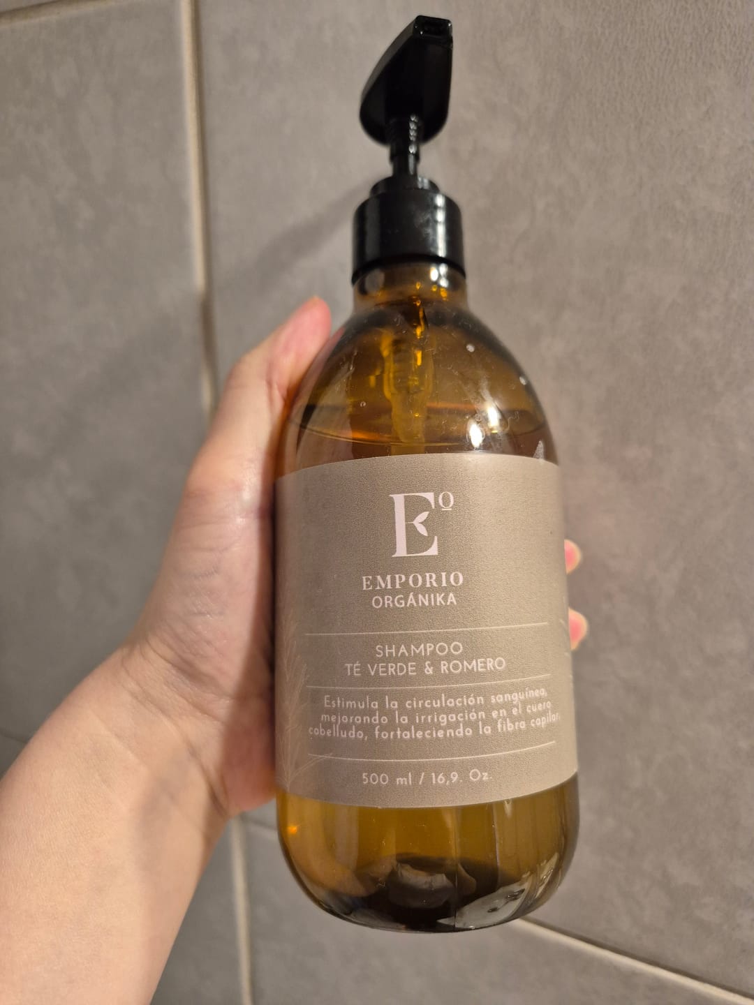 Customer photo review of ACONDICIONADOR FORTALECEDOR TÉ VERDE & ROMERO