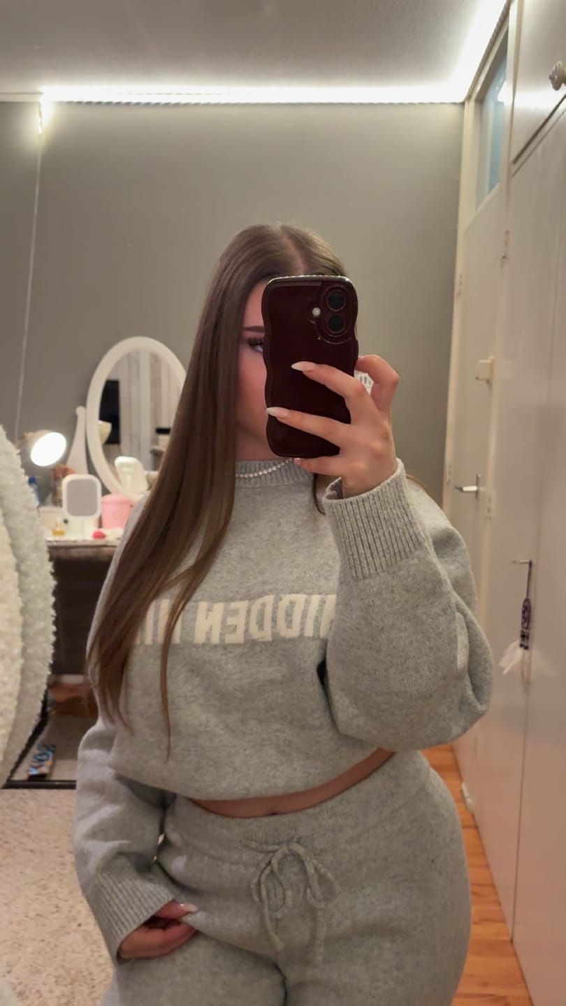 Customer photo review of KNIT SWEATPANTS LIGHT GREY