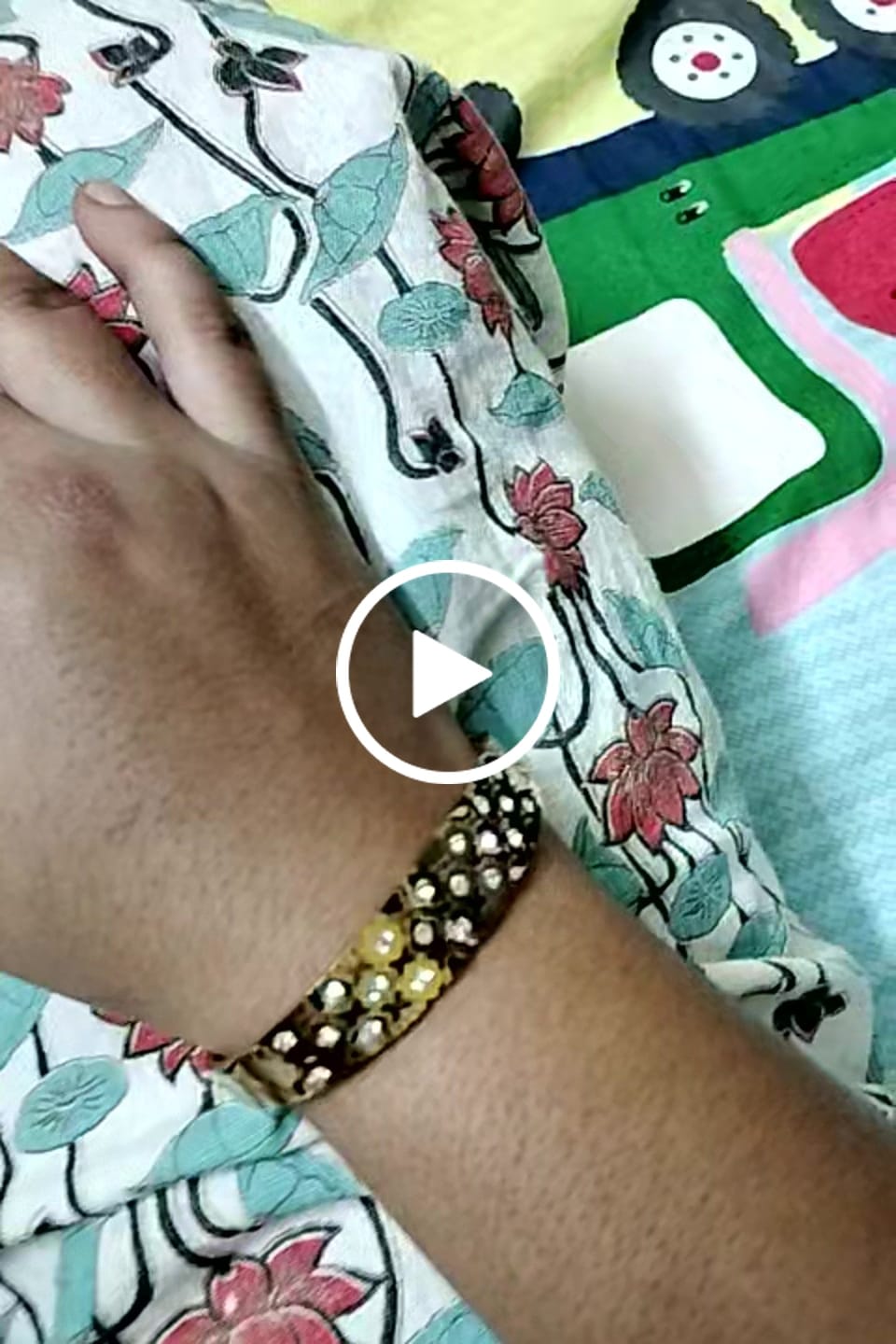 Customer video review of Shimmering Star Gold Bangle Bracelet