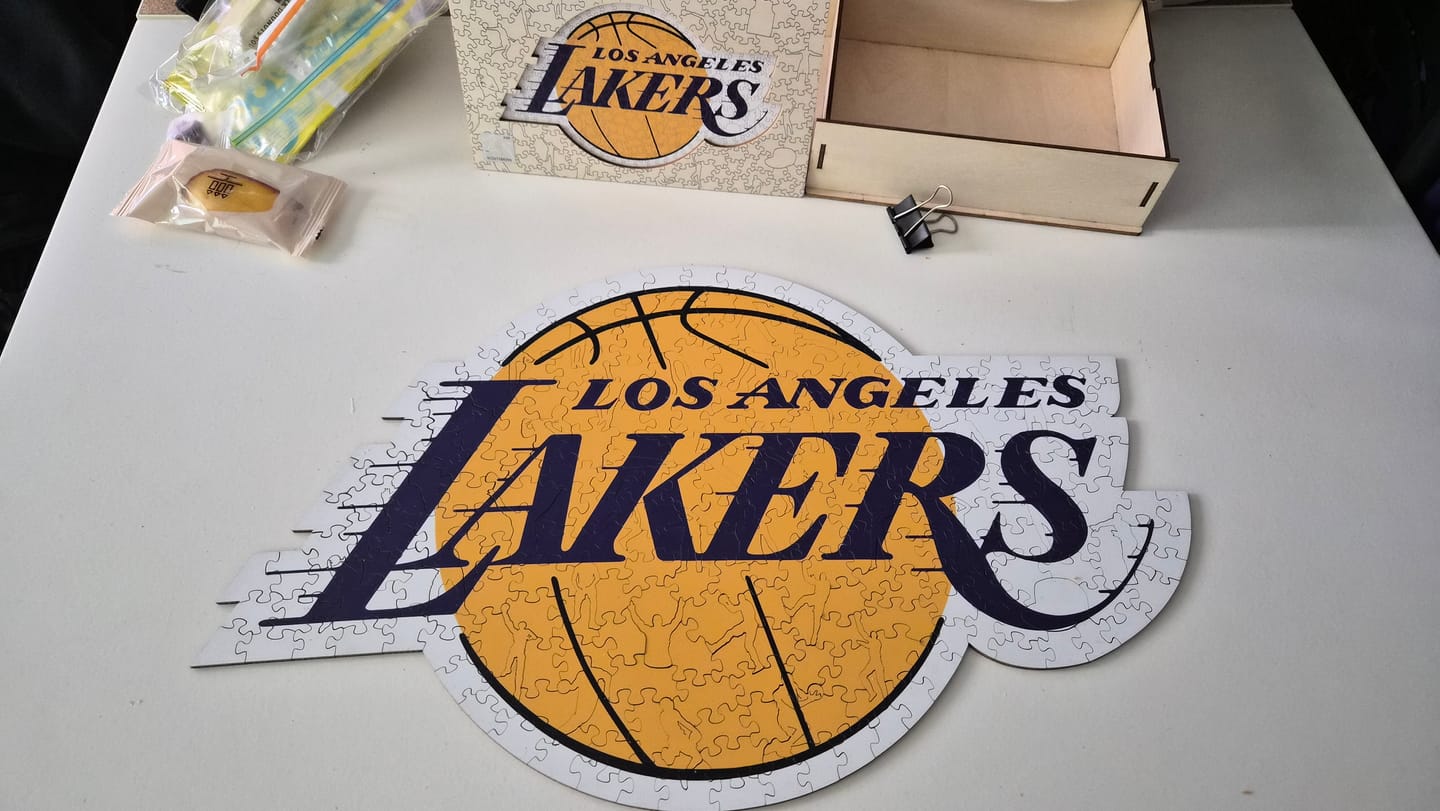 Customer photo review of Los Angeles Lakers™ - Wooden Puzzle