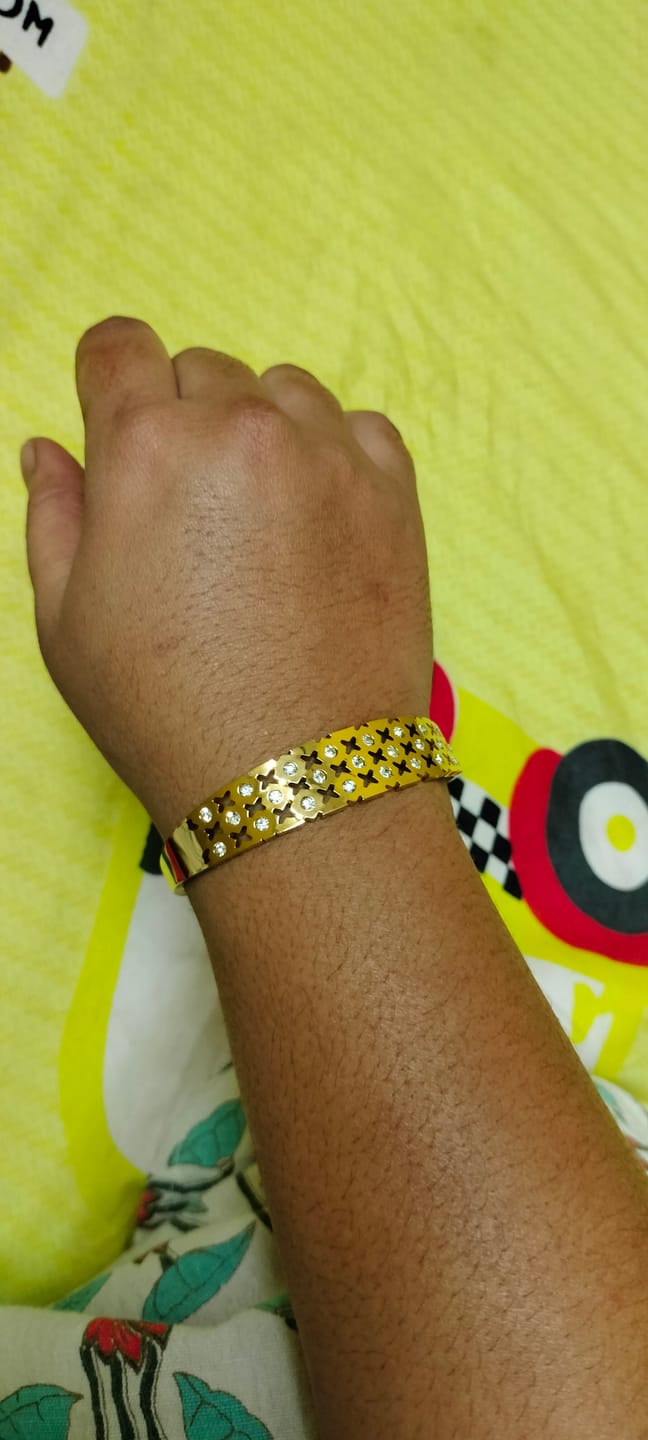 Customer photo review of Shimmering Star Gold Bangle Bracelet