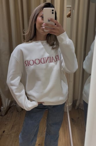 Customer photo review of Polerón Logo Bordado Ecru