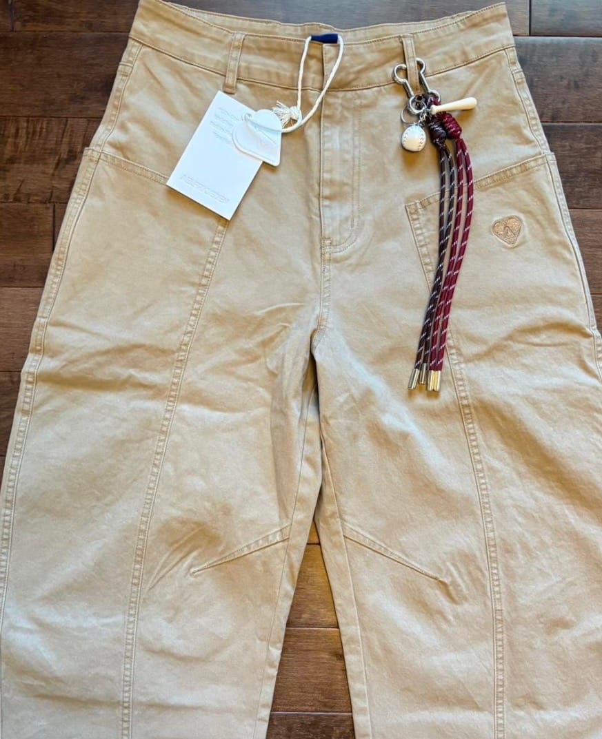 Customer photo review of Aelfric Eden Baggy Barrel Pants