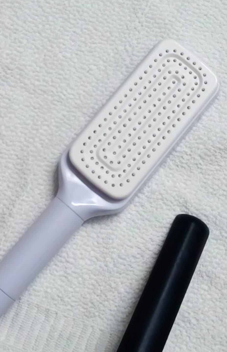 Customer photo review of Koko Self Cleaning Hair Brush