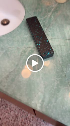 Customer video review of Weekly Case