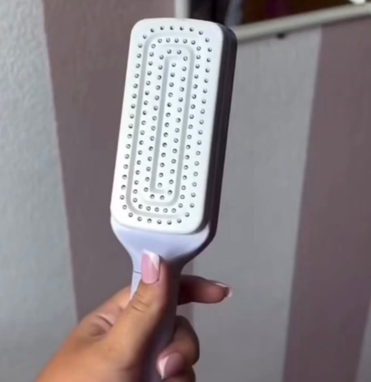 Customer photo review of Koko Self Cleaning Hair Brush