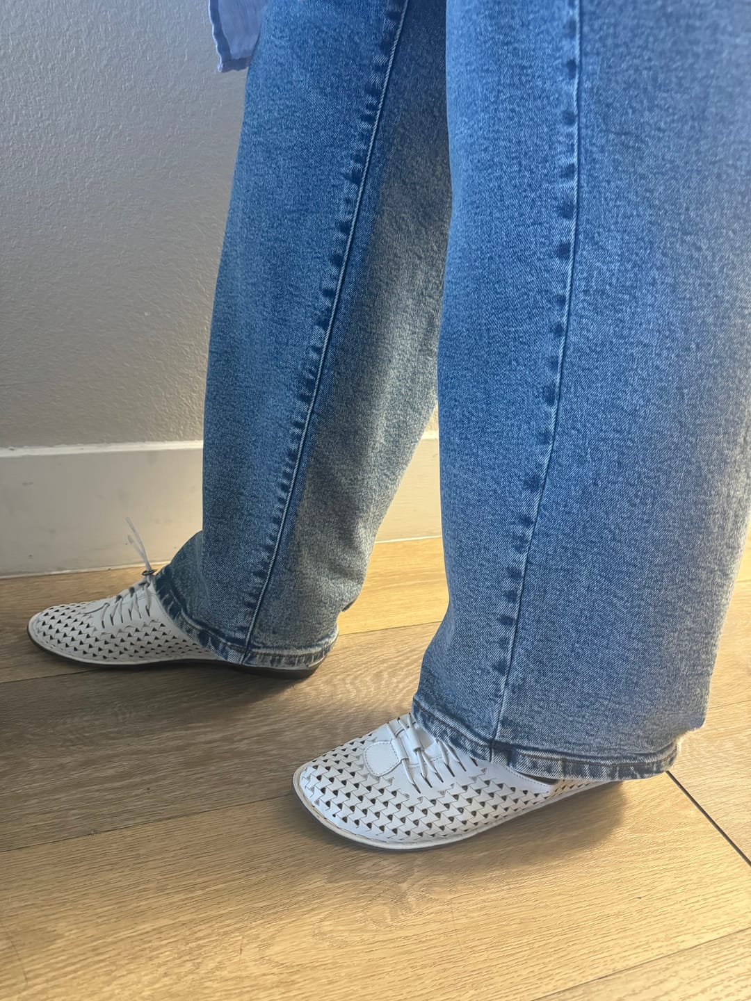 Customer photo review of JABIN Leather - White