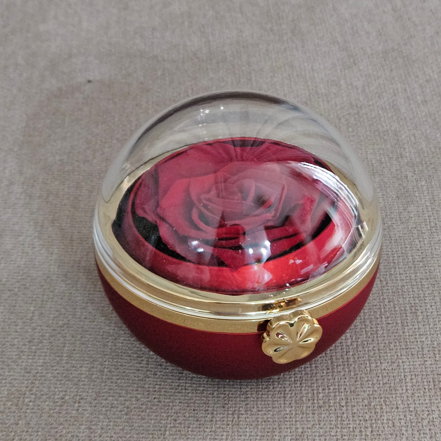 Customer photo review of Eternal Rose Round Box - W/ Engraved Necklace & Real Rose