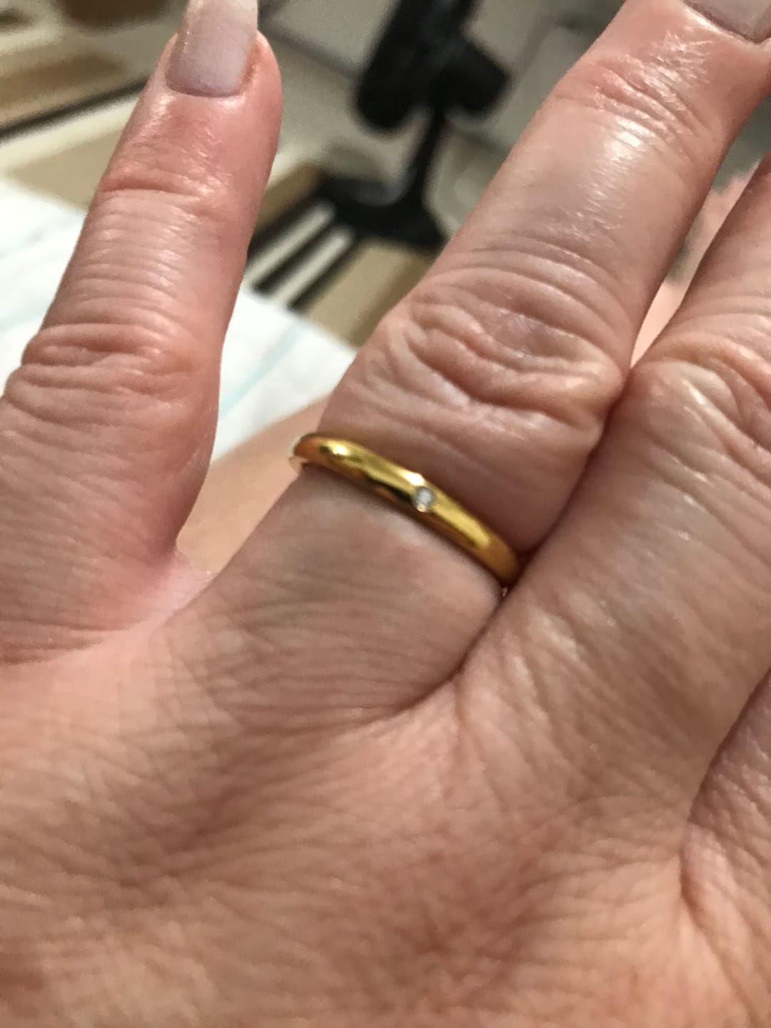 Customer photo review of Anel Cristal Solitário Banhado em Ouro 18K