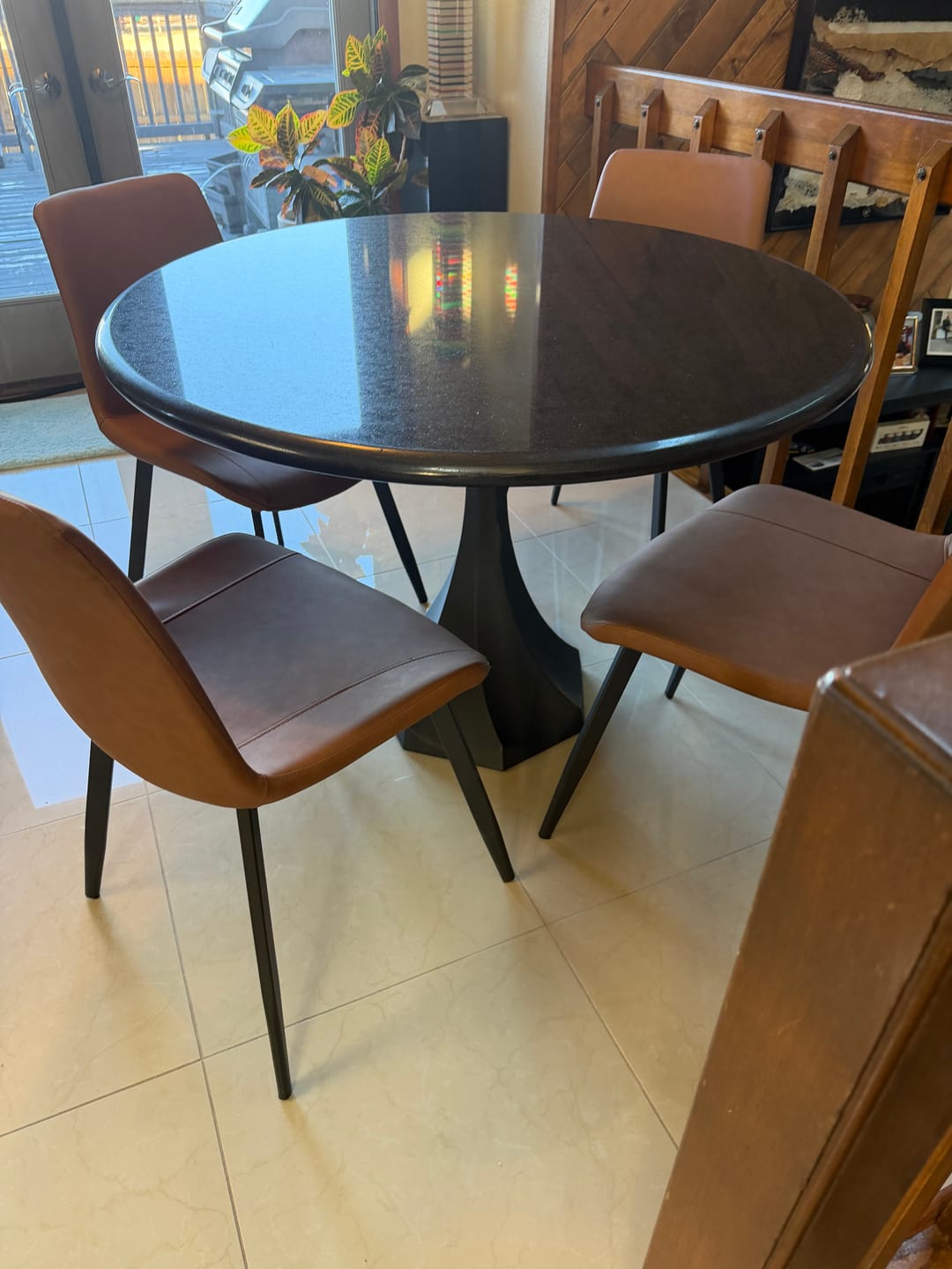 Customer photo review of 311S Lithe 28" H Tulip Dining Table Base - Small