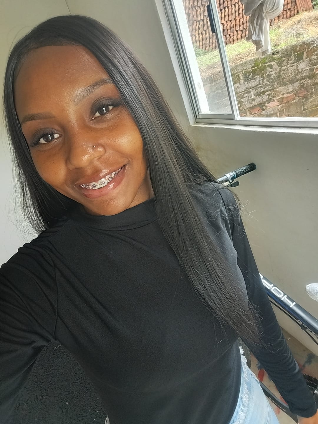Customer photo review of Lace Front Tela HD Diamante Castanho Escuro Ondulada - Repartição Livre 13x2