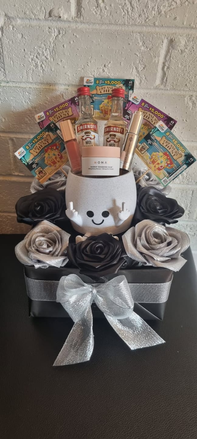 Customer photo review of Sassy & Happy 🖕 - Naughty Planter / Pen Holder