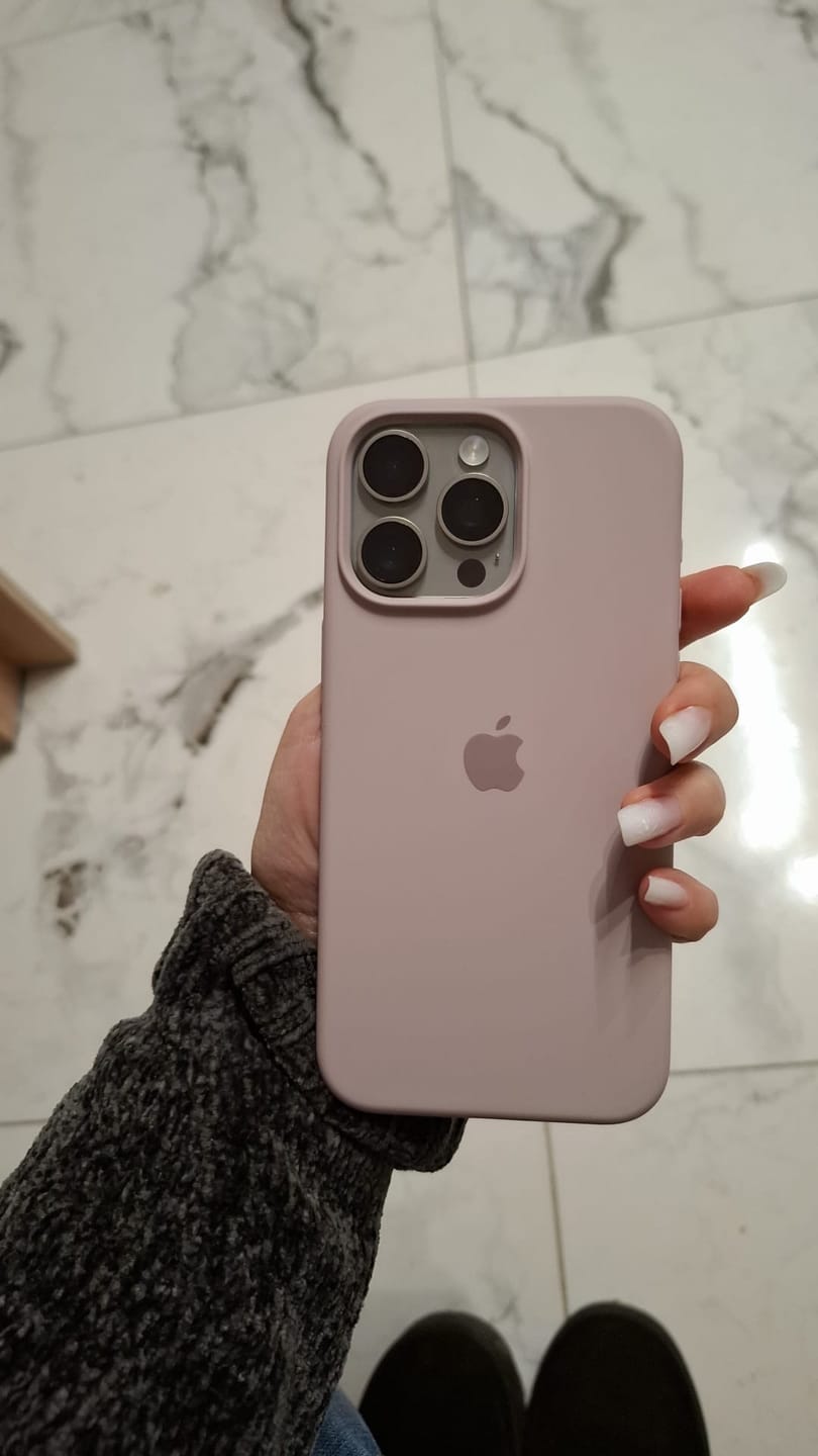 Customer photo review of Husa Silicon pentru iPhone 15 Pro Max, Lavender