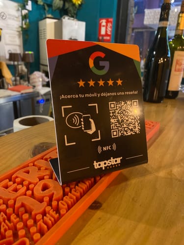 Customer photo review of Expositor Reseñas Google NFC y QR